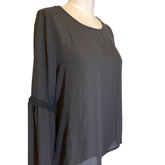 ❤️ entro Chiffon Flare Sleeve Top With Lace Back - Picture 2 of 9